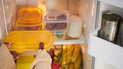 ফ্রিজ, ফ্রিজের শব্দ, ফ্রিজে জোরে জোরে শব্দ হচ্ছে, এক্ষুনি করুন ছোট্ট চেকিং, মেকানিক কল দিতে লাগবে  না, তুড়িতে সারিয়ে ফেলুন, শিখুন কায়দা, ফ্রিজ, কম্প্রেসর, ফ্রিজের শব্দ, ফ্রিজে হিসহিস শব্দ, ফ্রিজে ক্র্যাক শব্দ, ফ্রিজে শব্দ হচ্ছে কেন, ফ্রিজে শব্দ হওয়ার পিছনে কারণ কী, ফ্রিজে জোরে শব্দ হলে কী করবেন, ডিফ্রস্ট, ফ্রিজের কম্প্রেসার খারাপ কী করে বুঝবেন, ফ্রিজের কম্প্রেসর খারাপ কোন শব্দে বুঝবেন, ফ্রিজের ডিফ্রস্ট সিস্টেম খারাপ হলে কিরকম শব্দ হবে, ফ্রিজারে বরফ, ফ্রিজের টিপস, ফ্রিজের বরফের পাহাড়, বরফ কমানোর উপায়, সিঙ্গেল ডোর ফ্রিজ, রেফ্রিজেরেটর, পাহাড়ের মতো বরফ, ফ্রিজে বরফের পাহাড়, বরফের মতো পাহাড়, ডিপ ফ্রিজ, ফ্রিজ, ফ্রিজে বরফ, ফ্রিজের শব্দ কমানোর দুর্দান্ত সহজ টিপস, ডিপ ফ্রিজারে বরফের পাহাড়, ফ্রিজ কী ভাবে চালালে বিদ্যুৎ সাশ্রয় হবে, শীতকালে ফ্রিজের যত্ন, ফ্রিজ ঠান্ডা হচ্ছে না কেন, ফ্রিজের কোন শব্দে সতর্ক হবেন, ফ্রিজ গরমে কী নম্বরে রাখবেন, ফ্রিজের বরফ জমে যায় কেন, ফ্রিজের ফ্রিজারে বরফ জমে গেলে কী করবেন, ফ্রিজ ব্যবহারের নিয়ম