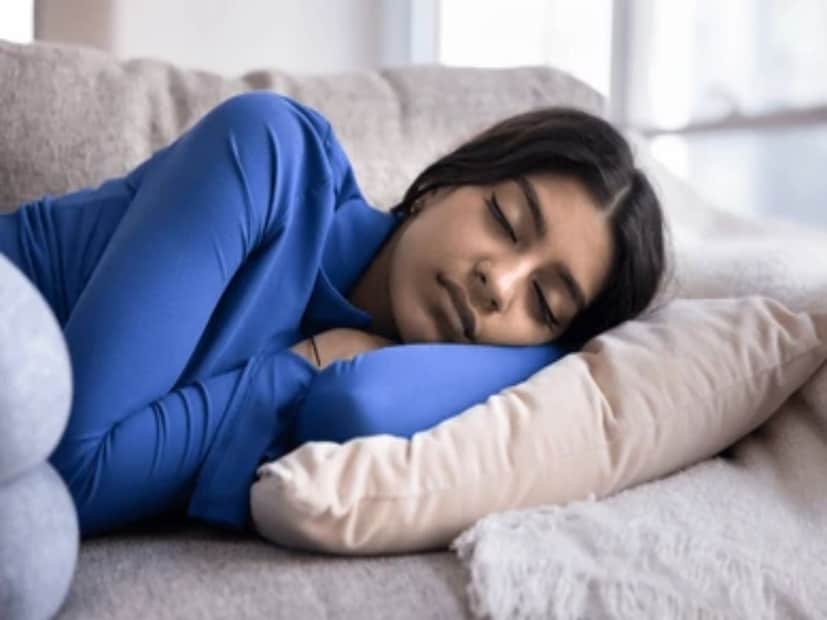 কিন্তু অনেক সময়ই দেখা যায় রাতে আচমকা কারও কারও ঘুম ভেঙে যায়। আমাদের মধ্যে কেউ কেউ প্রতিদিন একই সময়ে ঘুম থেকে উঠি আবার কারও কারও হঠাৎ রাতে ঘুম ভেঙে যায়।