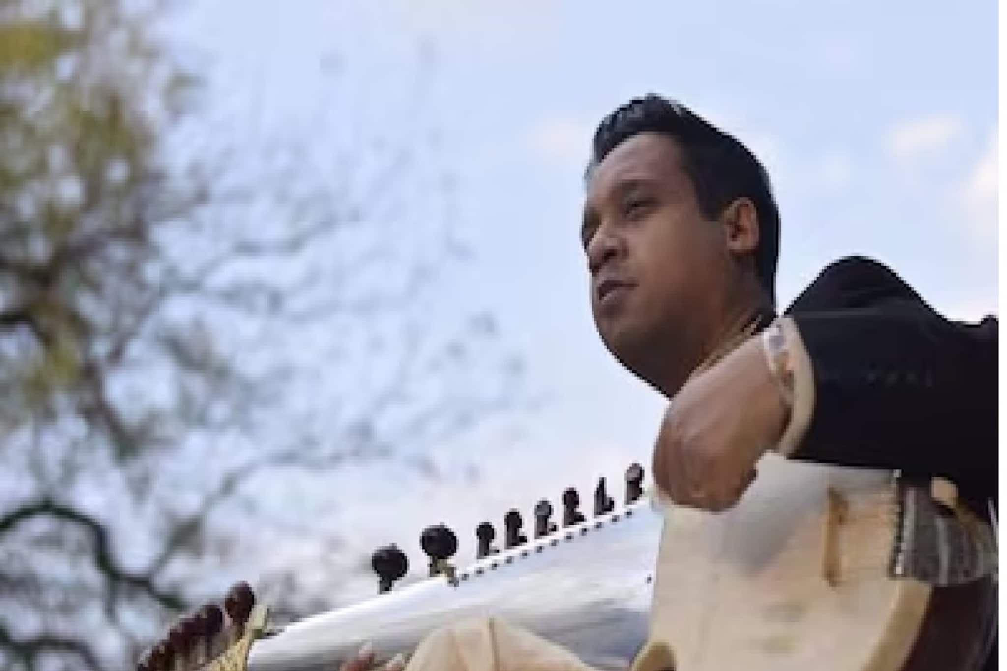 ‘পরিচয় লুকোতে হয়েছিল’ বাংলাদেশ ছেড়ে পালানোর অভিজ্ঞতা শোনালেন কলকাতার সরোদ শিল্পী শিরাজ