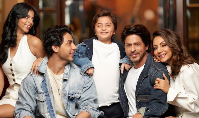 সোশ্যাল মিডিয়ায় তাঁর শিক্ষাজীবনের যাত্রা এবং কলেজের করিডোর থেকে বিশ্বখ্যাতিতে তিনি কতটা এগিয়ে এসেছেন তা নিয়ে বিভিন্ন কমেন্ট করা হচ্ছে। অনেকেই উল্লেখ করেছেন যে, এই দুর্দান্ত মার্কশিট তাঁর অধ্যবসায় এবং উন্নতির গল্পে আরেকটি অধ্যায় যোগ করেছে।