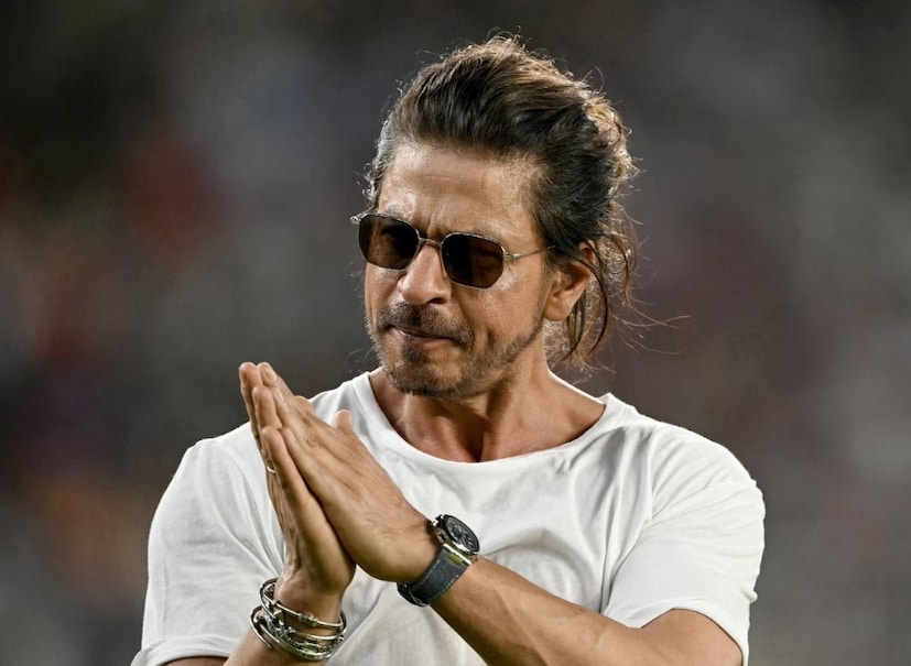 ভাগ্য তাঁকে বিনোদন জগতের দিকে ঠেলে দেওয়ার আগে কলেজের পরও শাহরুখ উচ্চশিক্ষা গ্রহণ করেন, জামিয়া মিলিয়া ইসলামিয়ায় স্নাতকোত্তর প্রোগ্রামে ভর্তি হন। একজন বিশ্ববিদ্যালয়ের ছাত্র থেকে টেলিভিশন অভিনেতা এবং অবশেষে বলিউডের সবচেয়ে বড় স্টার হওয়ার এই যাত্রা ভারতীয় চলচ্চিত্রের সবচেয়ে অনুপ্রেরণামূলক গল্পগুলির মধ্যে একটি তো বটেই!