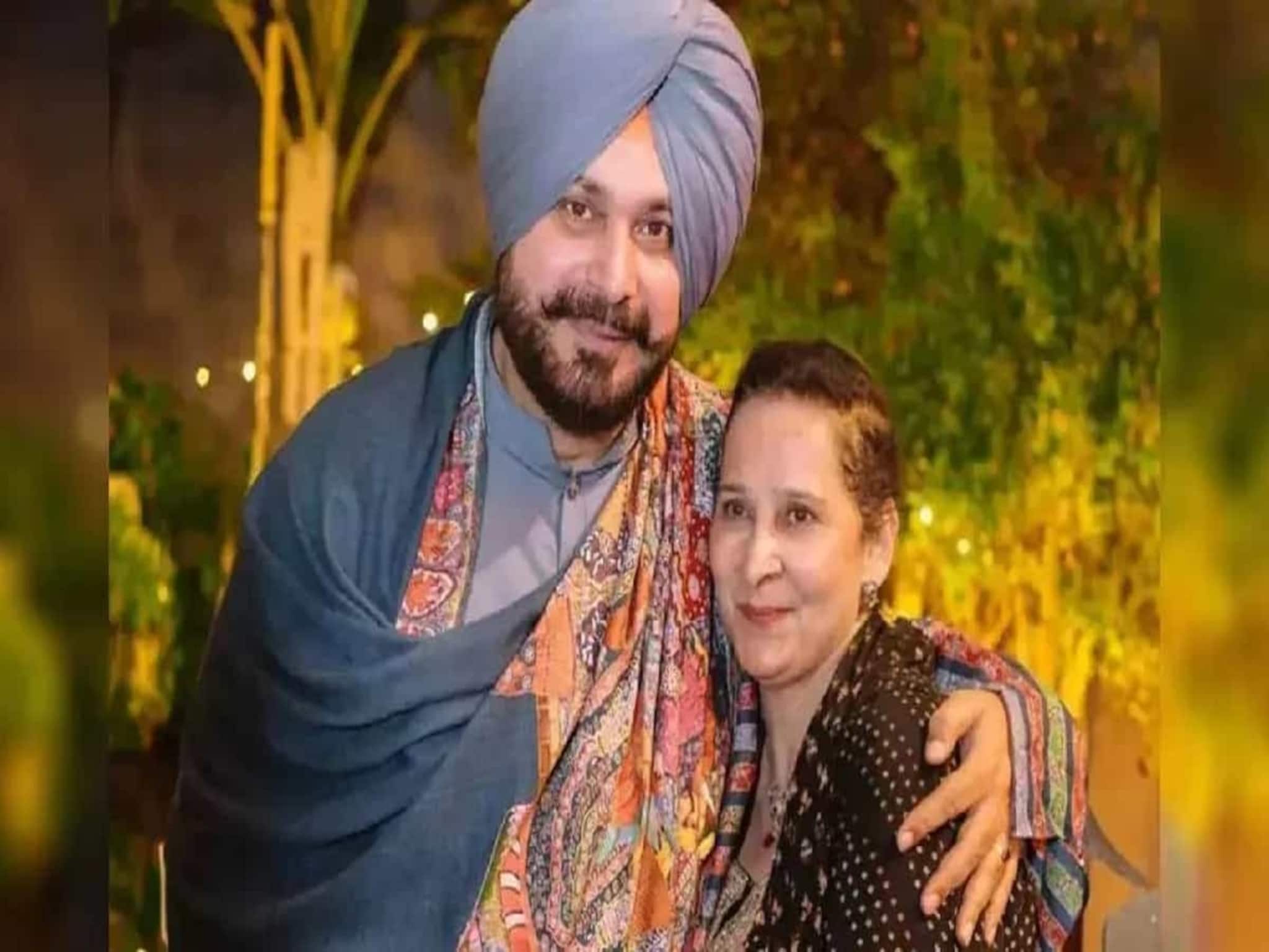 Navjot Kaur Sidhu: ‘৫০০ কোটি টাকা ভর্তি সুটকেস’ মন্তব্য, সিধু-পত্নীকে সাসপেন্ড করল কংগ্রেস! আরও তীব্র হল জল্পনা