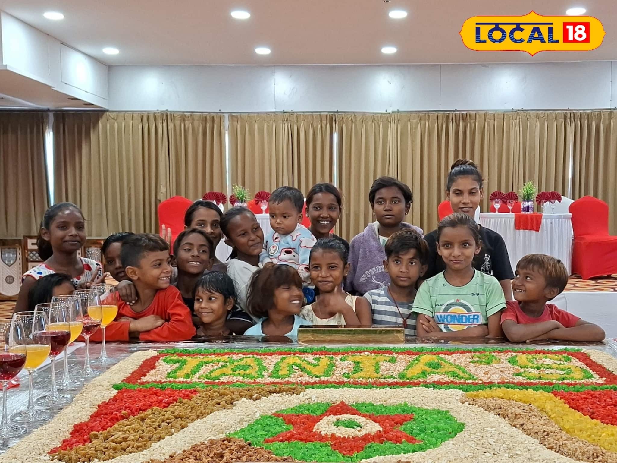 বড়দিনের প্রস্তুতি শুরু, সামনে থেকে দেখল পথশিশুরা! সময় এলেই পাওয়া যাবে সুস্বাদু কেক বড়দিনের প্রস্তুতি শুরু, সামনে থেকে দেখল পথশিশুরা! সময় এলেই পাওয়া যাবে সুস্বাদু কেক