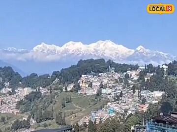 চোখ খুলতেই শ্বেতশুভ্র কাঞ্চনজঙ্ঘা,পয়সা উসুল পর্যটকদের!উপভোগ্য আবহাওয়াই দারুণ ভিউ পাহাড়ে