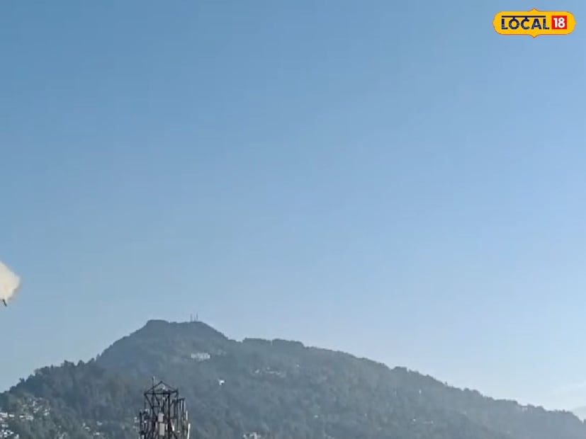 শিলিগুড়ির মতো আকাশ পরিষ্কার রয়েছে দার্জিলিং, কালিম্পং, জলপাইগুড়ি, আলিপুরদুয়ার, কোচবিহার, উত্তর দিনাজপুর, ইসলামপুর, গঙ্গারামপুর, দক্ষিণ দিনাজপুরে। আবহাওয়া দফতরের পূর্বাভাস অনুযায়ী এই সকল জেলা অর্থাৎ পাহাড় থেকে সমতল উত্তরবঙ্গের কোনও জায়গার জন্যই আপাতত কোনওরকম সর্তকতা নেই।