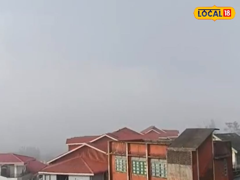 বাংলাজুড়ে নামছে তাপমাত্রার পারদ। উত্তরবঙ্গে ভরপুর শীতের আমেজ। উত্তরবঙ্গের পাহাড়ি অঞ্চল এবং সমতল এলাকা, দুই জায়গাতেই পারদ পতন অব্যাহত। একইসঙ্গে রয়েছে কুয়াশার দাপট। কুয়াশা কমলে দেখা মিলতে পারে ঝকঝকে কাঞ্চনজঙ্ঘার। (ছবি ও তথ্য - পার্থ প্রতিম সরকার) বাংলাজুড়ে নামছে তাপমাত্রার পারদ। উত্তরবঙ্গে ভরপুর শীতের আমেজ। উত্তরবঙ্গের পাহাড়ি অঞ্চল এবং সমতল এলাকা, দুই জায়গাতেই পারদ পতন অব্যাহত। একইসঙ্গে রয়েছে কুয়াশার দাপট। কুয়াশা কমলে দেখা মিলতে পারে ঝকঝকে কাঞ্চনজঙ্ঘার। (ছবি ও তথ্য - পার্থ প্রতিম সরকার)