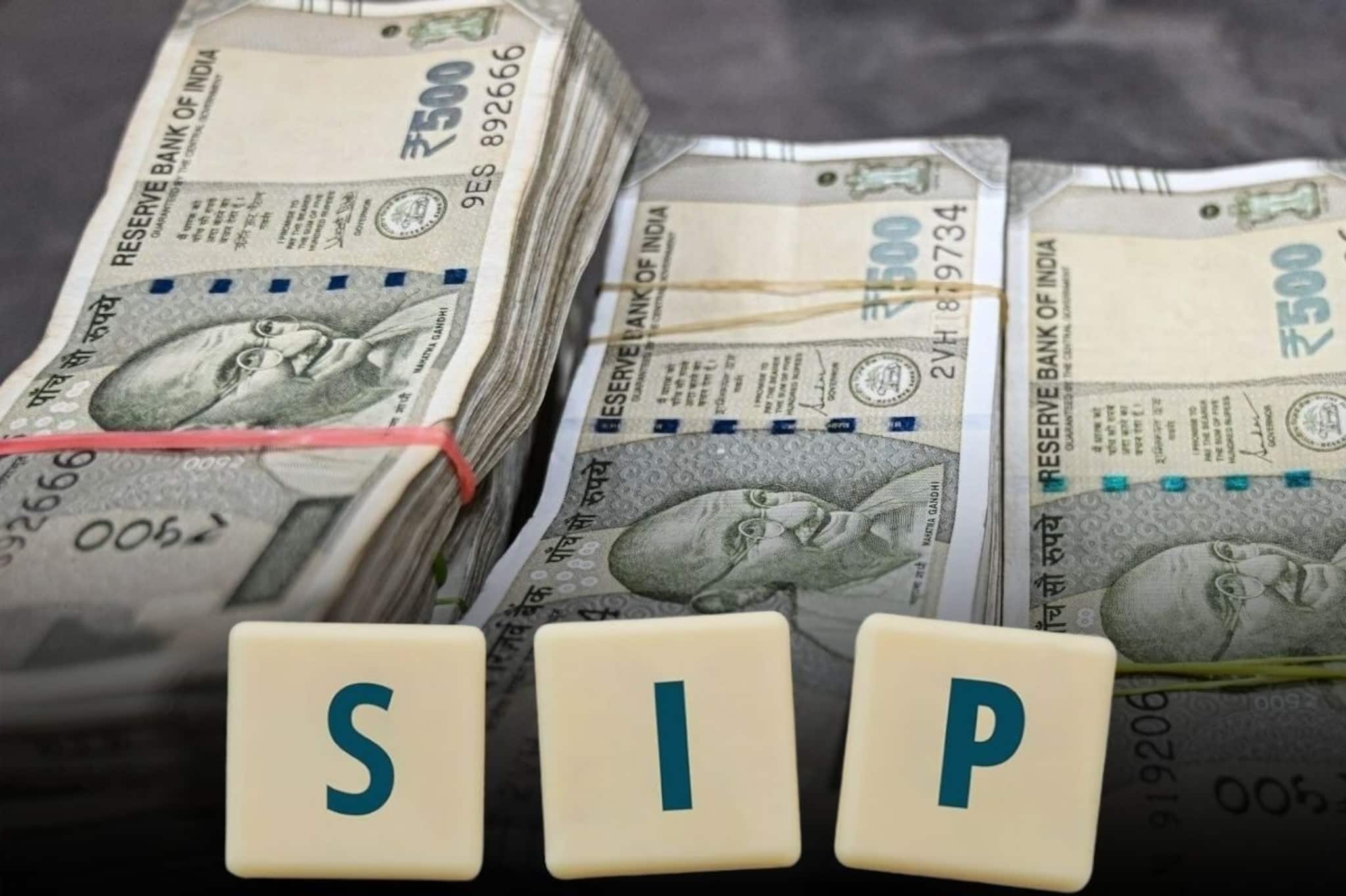 ৭,০০০ টাকার SIP এভাবেই ১.৩০ কোটি টাকার তহবিল তৈরি করতে পারে, সম্পূর্ণ হিসেব জেনে নিন ৭,০০০ টাকার SIP এভাবেই ১.৩০ কোটি টাকার তহবিল তৈরি করতে পারে, সম্পূর্ণ হিসেব জেনে নিন