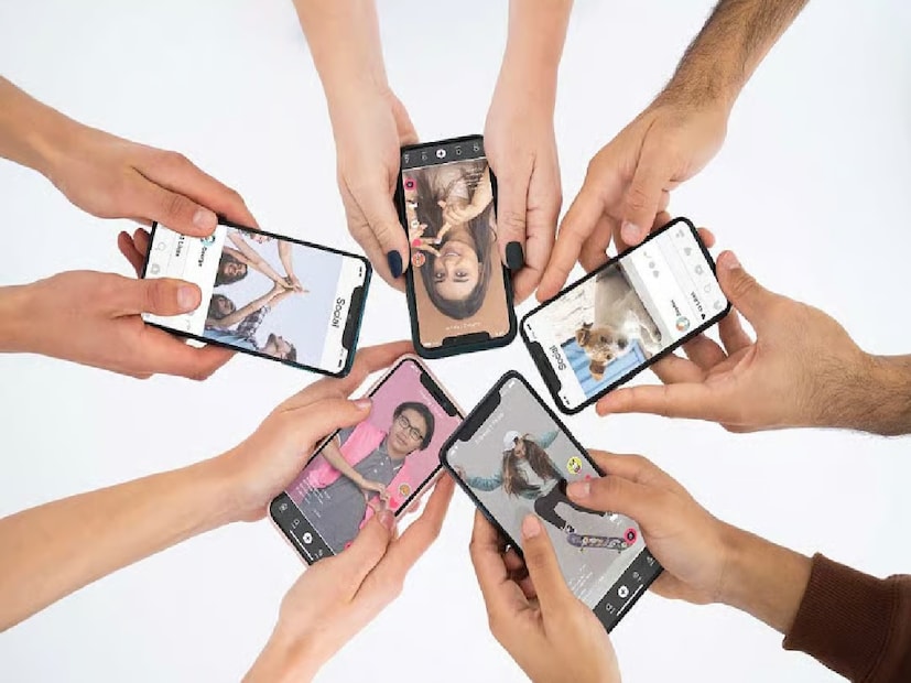 ১৬ বছরের কম বয়সী শিশুদের জন্য সোশ্যাল মিডিয়া নিষিদ্ধ করল অস্ট্রেলিয়া। সারা বিশ্ব এটিকে এক সাহসী পদক্ষেপ হিসেবে দেখছে৷  অস্ট্রেলিয়া ১৬ বছরের কম বয়সী শিশুদের জন্য সম্পূর্ণ সোশ্যাল মিডিয়া নিষিদ্ধ করার ক্ষেত্রে প্রথম দেশ হয়ে হল। মানসিক স্বাস্থ্য সুরক্ষা এবং ডিজিটাল নির্ভরতা হ্রাস করার লক্ষ্যে, এই যুগান্তকারী নীতি যুব, প্রযুক্তি এবং সুস্থতার উপর বিশ্বকে নতুনভাবে ভাবতে বাধ্য করবে এমনটাই মনে করছে ওয়াকিবহাল মহল৷