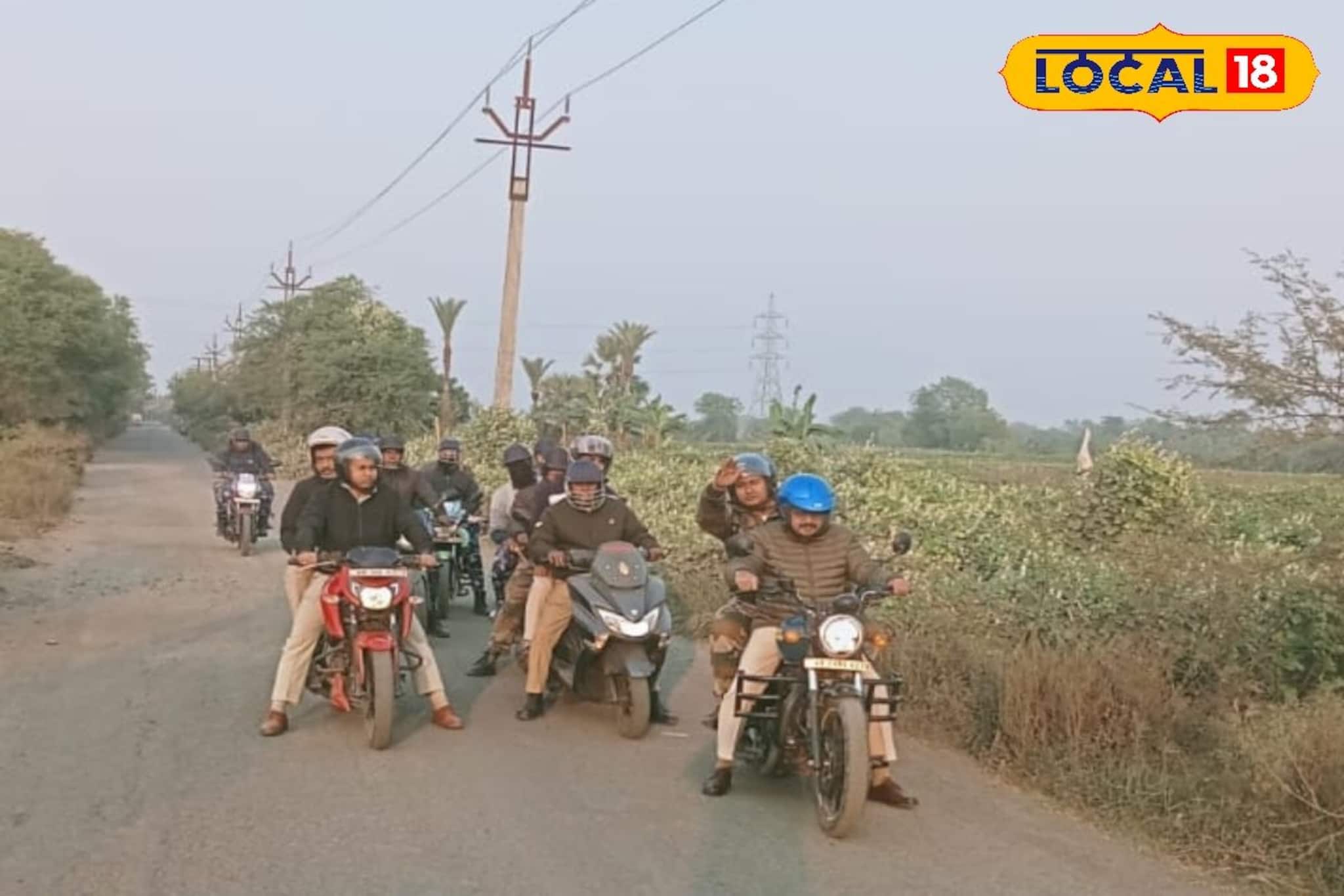 চায়ের ঠেক, পাড়ার আড্ডায় 'সারপ্রাইজ ভিসিট' আইসি'র! টিম নিয়ে ঘুরছেন গ্রামে গ্রামে চায়ের ঠেক, পাড়ার আড্ডায় 'সারপ্রাইজ ভিসিট' আইসি'র! টিম নিয়ে ঘুরছেন গ্রামে গ্রামে