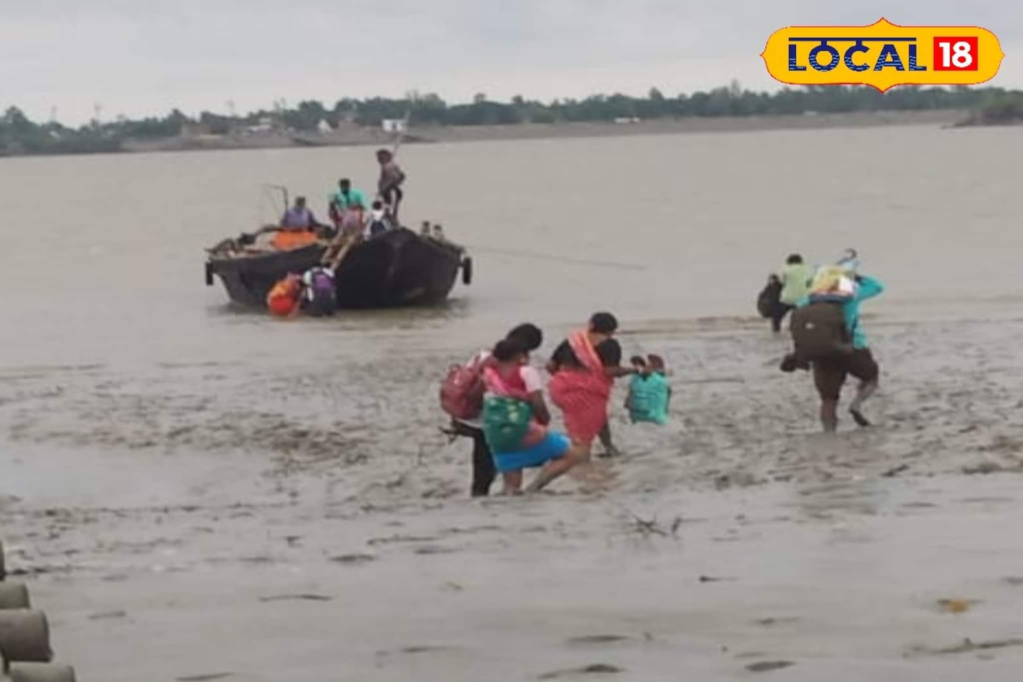 গোড়ালি সমান কাদায় নেমে উঠতে হয় নৌকায়, বছরের পর বছর একই দুর্ভোগ!