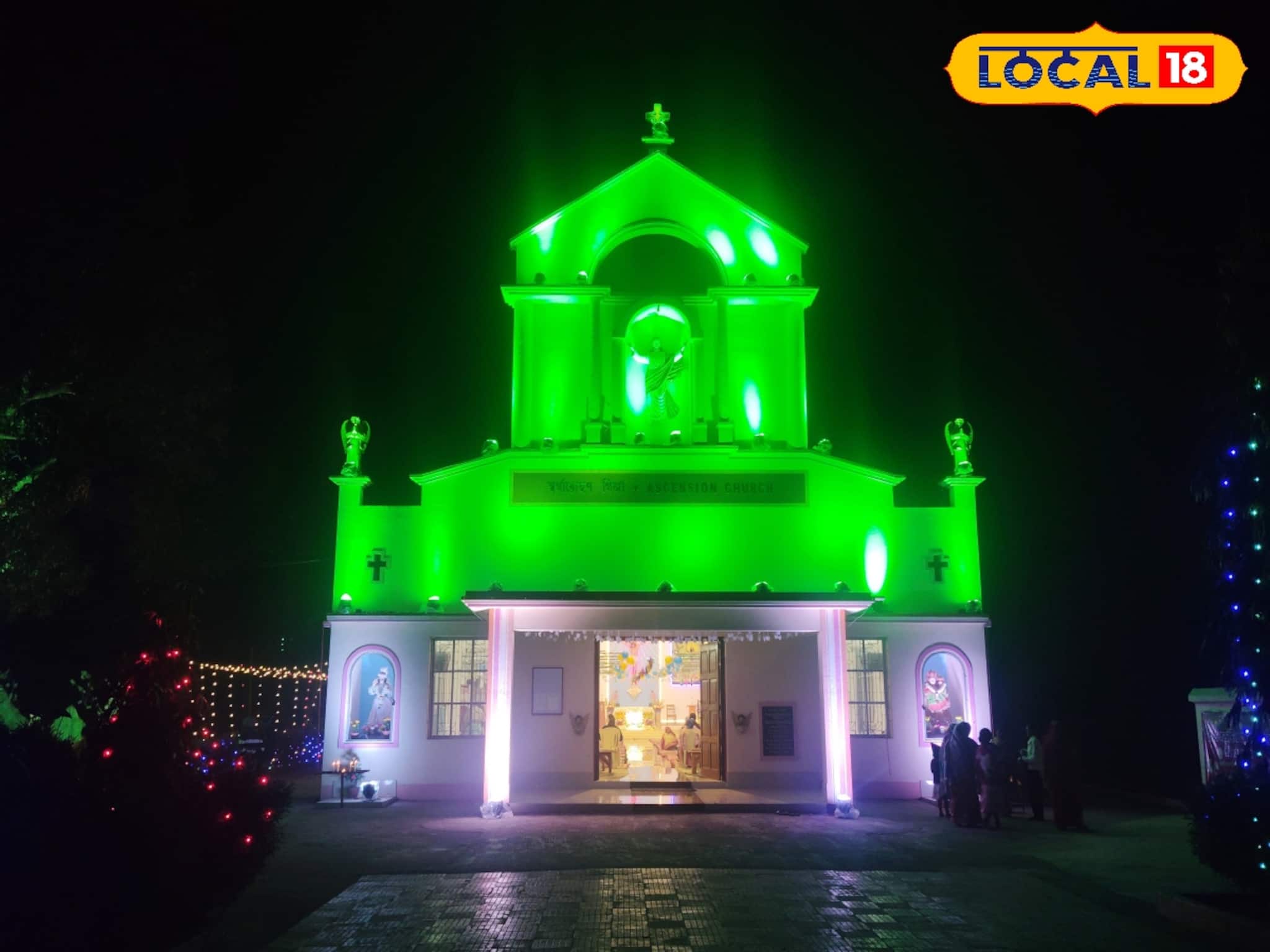 বড়দিনের আলোয় ঝলমল করছে খাড়ির স্বর্গারোহণ গির্জা, সাহেববাড়ি চার্চে সাতদিনের বিশাল উৎসব