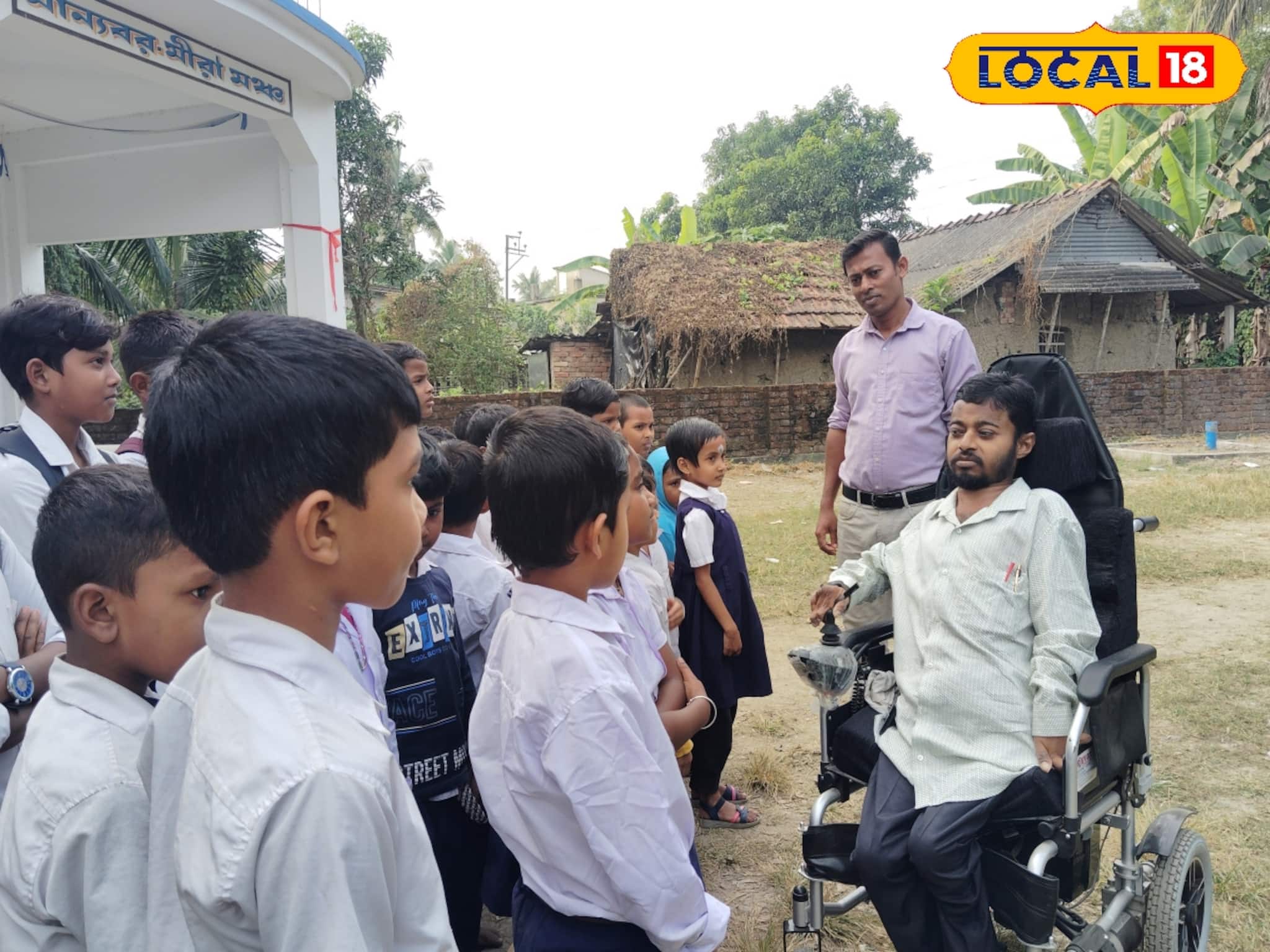 South 24 Parganas News: নিজে হাঁটতে পারেন না, অথচ তিনিই পথপ্রদর্শক! বিশেষভাবে সক্ষম শিক্ষক বদলে দিচ্ছেন বহু শিশুর জীবন