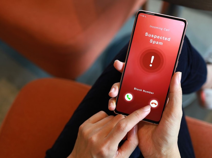 অ্যাপটি কনট্যাক্ট অ্যাক্সেসের জন্য অনুরোধ করে (শুধুমাত্র অজানা কল শনাক্ত করার জন্য, ডেটা শেয়ারিংয়ের ব্যাপার নেই)। কিছু ইউজার যদিও বলেন যে এটি সর্বদা ১০০% কার্যকর নয়, তবে TRAI অনুসারে এটি UCC রেগুলেশনস ২০১৮-এর উপর ভিত্তি করে কাজ করে।