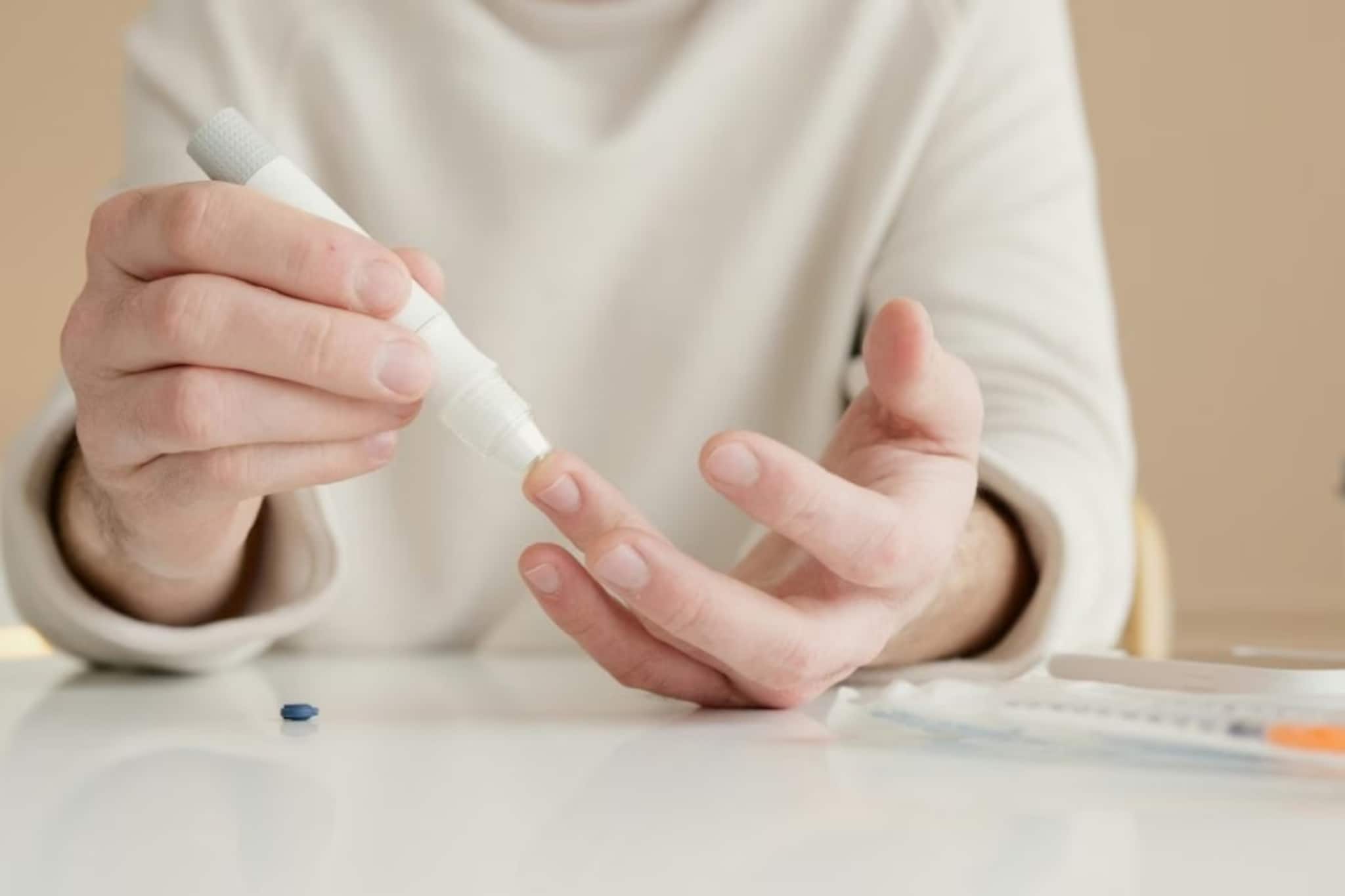 দৃষ্টিশক্তি কেড়ে নিচ্ছে ডায়াবেটিস, শরীর ঝাঁঝরা হওয়ার আগে সাবধান! যা জানালেন বিশেষজ্ঞরা... দৃষ্টিশক্তি কেড়ে নিচ্ছে ডায়াবেটিস, শরীর ঝাঁঝরা হওয়ার আগে সাবধান! যা জানালেন বিশেষজ্ঞরা...