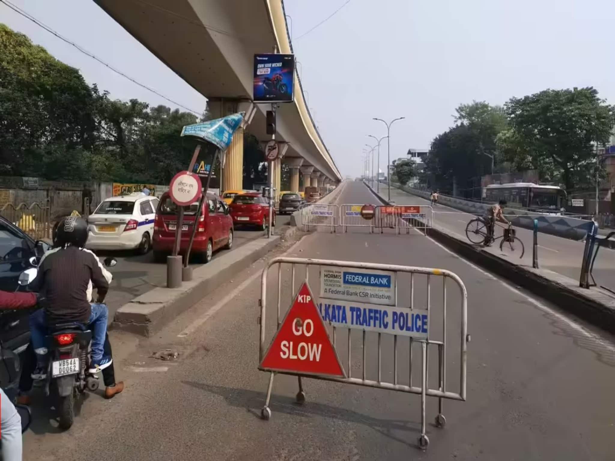 আজও বন্ধ তারাতলা ফ্লাইওভার! আজ কতক্ষণ বন্ধ থাকবে উড়ালপুল? হা-পিত্যেশ নিত্যযাত্রীরা আজও বন্ধ তারাতলা ফ্লাইওভার! আজ কতক্ষণ বন্ধ থাকবে উড়ালপুল? হা-পিত্যেশ নিত্যযাত্রীরা