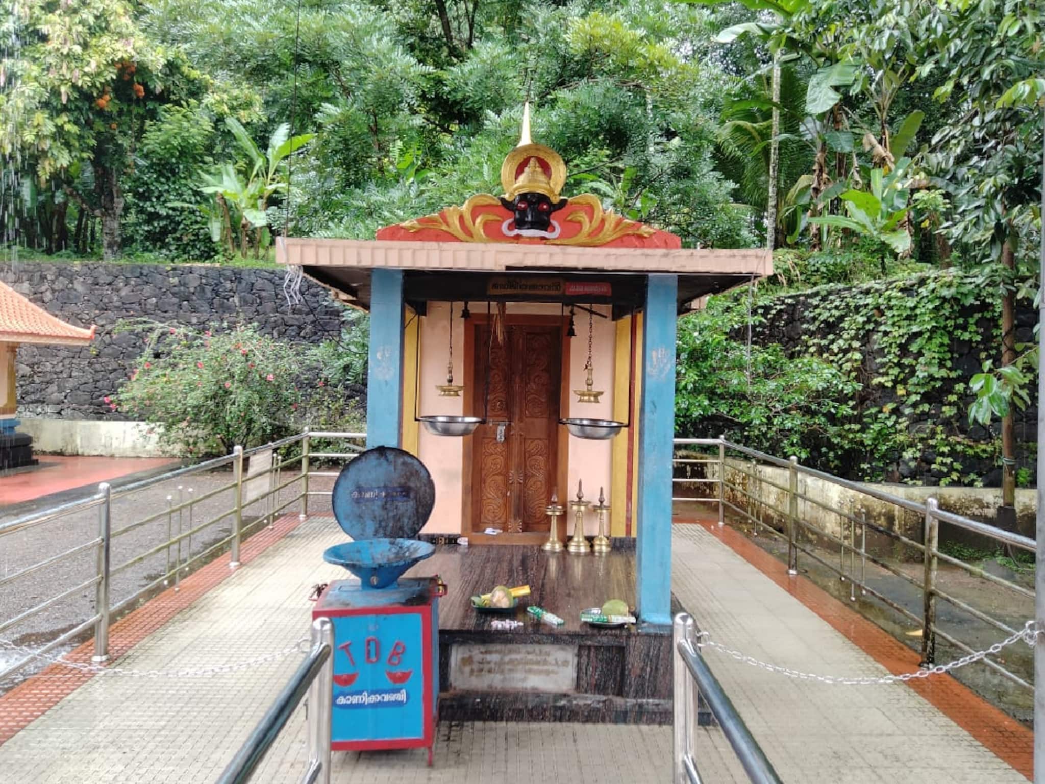 বিচারকই এখানে দেবতা, পুজো হয় তাঁরই! কেরালায় রয়েছে এমনই চমকপ্রদ মন্দির বিচারকই এখানে দেবতা, পুজো হয় তাঁরই! কেরালায় রয়েছে এমনই চমকপ্রদ মন্দির