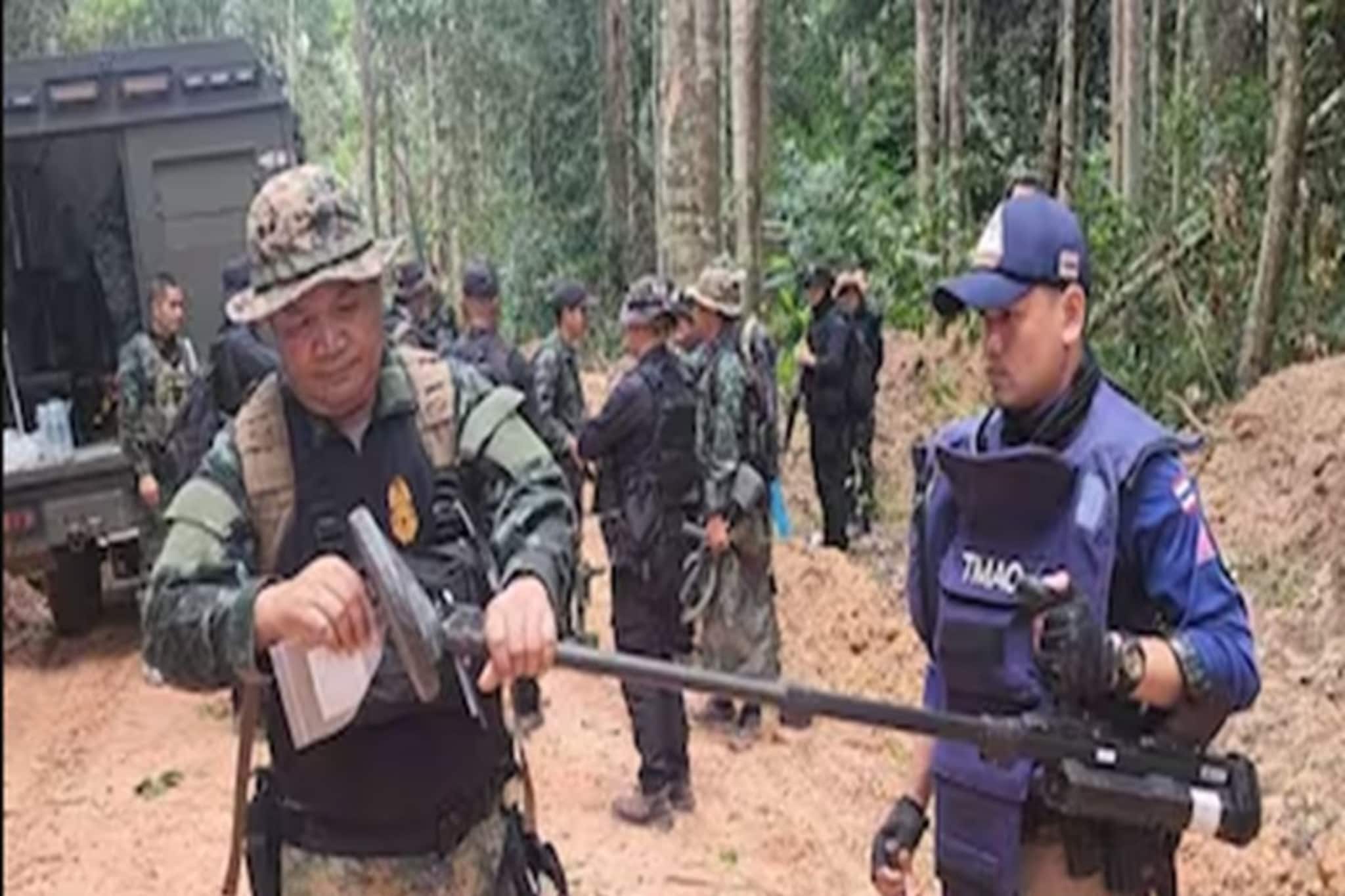 Thailand Cambodia Border Tension: থাই সেনার মৃত্যু, আকাশপথে হামলা! থাইল্যান্ড-কম্বোডিয়া সীমান্তে ফের চরম উত্তেজনা Thailand Cambodia Border Tension: থাই সেনার মৃত্যু, আকাশপথে হামলা! থাইল্যান্ড-কম্বোডিয়া সীমান্তে ফের চরম উত্তেজনা