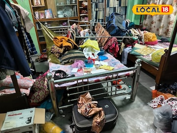 চুরির ঘটনায় আসবাবপত্র তছনছ অবস্থা চুরির ঘটনায় আসবাবপত্র তছনছ অবস্থা