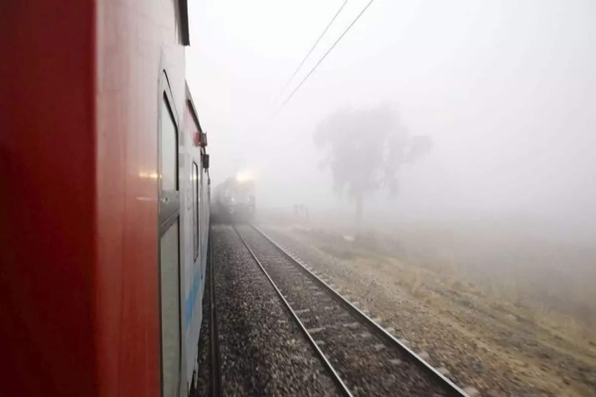 মোদির সভায় যোগ দিতে যাওয়ার পথে কুয়াশায় দেখতে পাননি ট্রেন! ধাক্কায় ছিনভিন্ন তিন, আহত দুই মোদির সভায় যোগ দিতে যাওয়ার পথে কুয়াশায় দেখতে পাননি ট্রেন! ধাক্কায় ছিনভিন্ন তিন, আহত দুই