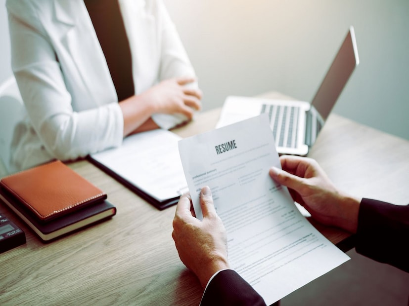 *বিজ্ঞপ্তি অনুযায়ী জানা গিয়েছে, ভারতের প্রযুক্তিবিদ্যার প্রাচীন প্রতিষ্ঠান ইন্ডিয়ান ইনস্টিটিউট অফ টেকনোলজির (আইআইটি খড়গপুর) ক্যাম্পাসে প্রতিষ্ঠিত এই সুপার স্পেশালিটি হাসপাতালে একটি শূন্যপদে মেডিক্যাল সুপারিনটেনডেন্ট নিয়োগ করা হবে। মূলত পাঁচ বছরের চুক্তিতে নিয়োগ করা হবে এই বিশেষ পদের জন্য। সম্পূর্ণ চুক্তিভিত্তিক নিয়োগ করা হবে মেডিক্যাল সুপারিনটেনডেন্ট। আরও জানা গিয়েছে, এমএস কিংবা এমডির মতো পোস্ট গ্রাজুয়েট কিংবা মাস্টারস অফ হসপিটাল অ্যাডমিনিস্ট্রেশন বিষয়ে ডিগ্রি থাকলেই আবেদন জানান যাবে।