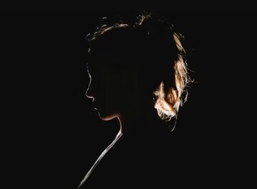 বৃষ্টিতে ভিজে নায়িকা,চুমু খেলেন বিনোদ খান্না,খুলে দিলেন নায়িকার ব্লাউজ! কে এই সুন্দরী?