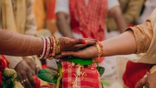 বিয়েতে মিলল বন্দুক! 