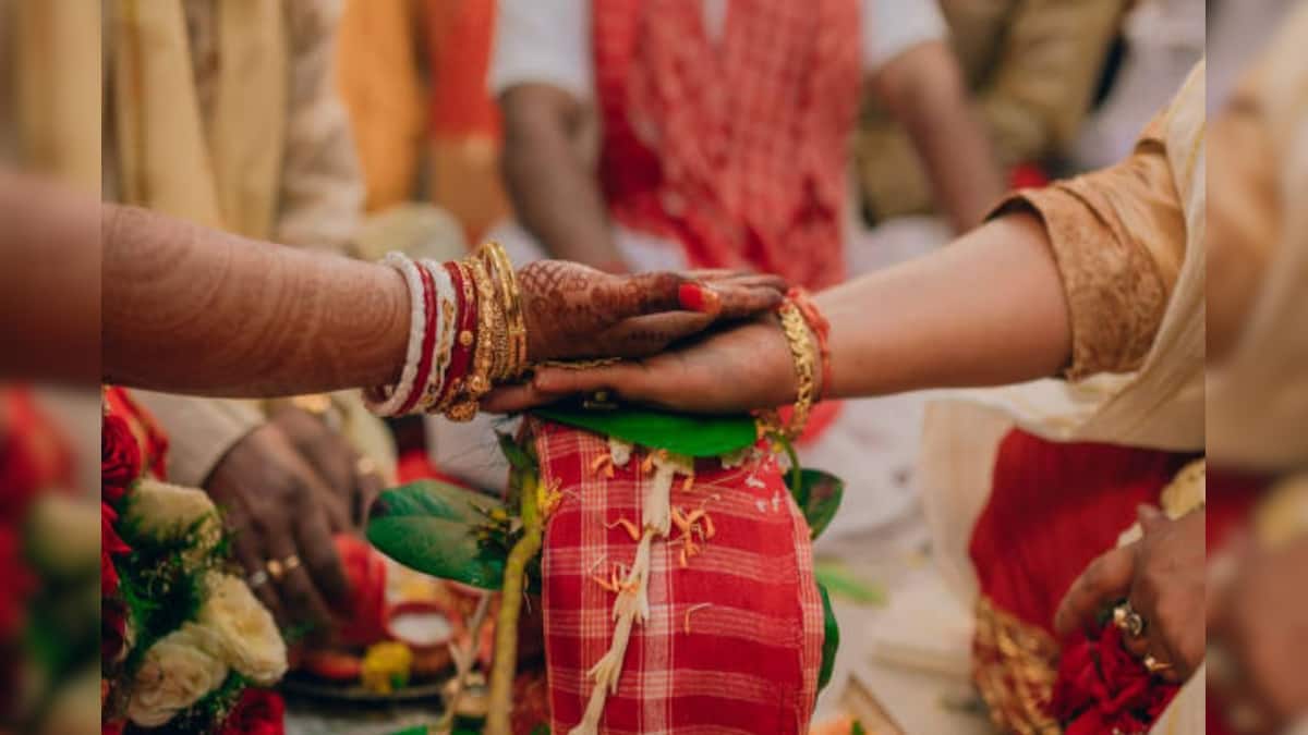 ফুলশয্যার রাতেই…! শ্বশুরবাড়িতে পা দেওয়ার ২০ মিনিট পরেই বড় সিদ্ধান্ত নিলেন কনে, পরমুহূর্তেই যা করলেন স্বামী, চক্ষুচড়কগাছ সবার! ফুলশয্যার রাতেই…! শ্বশুরবাড়িতে পা দেওয়ার ২০ মিনিট পরেই বড় সিদ্ধান্ত নিলেন কনে, পরমুহূর্তেই যা করলেন স্বামী, চক্ষুচড়কগাছ সবার!