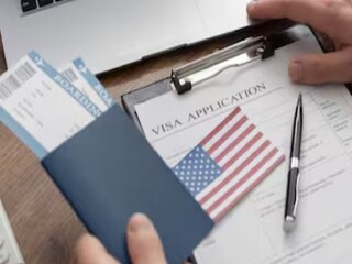 দীর্ঘ অপেক্ষার মূল কারণ হিসেবে উঠে এসেছে মার্কিন বিদেশ দফতরের নতুন কড়া যাচাই নীতি।