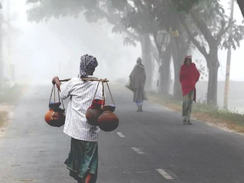 উত্তরবঙ্গে প্রধানত শুষ্ক আবহাওয়া, বৃষ্টির সম্ভাবনা নেই। সকালে হালকা কুয়াশা পরে পরিষ্কার আকাশ। দার্জিলিঙে ৫ ডিগ্রি সেলসিয়াস এর ঘরে তাপমাত্রা। মালদায় ১৫ ডিগ্রির ঘরে পারদ। আগামী ৪/৫ দিন তাপমাত্রা একই রকম থাকবে। 