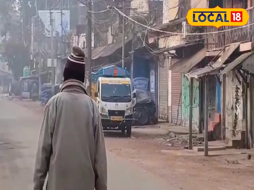 বিভিন্ন আবহাওয়া দফতর সূত্রে জানা গিয়েছে, বুধবার থেকেই ঝাড়গ্রামের সর্বনিম্ন তাপমাত্রা নেমে দাঁড়িয়েছে ১৩ ডিগ্রিতে। বৃহস্পতিবার ও সর্বনিম্ন তাপমাত্রার পারদ ছিল ১৩ ডিগ্রি সেলসিয়াস। দিনের সর্বোচ্চ তাপমাত্রা থাকবে ২৫ ডিগ্রির কাছাকাছি।