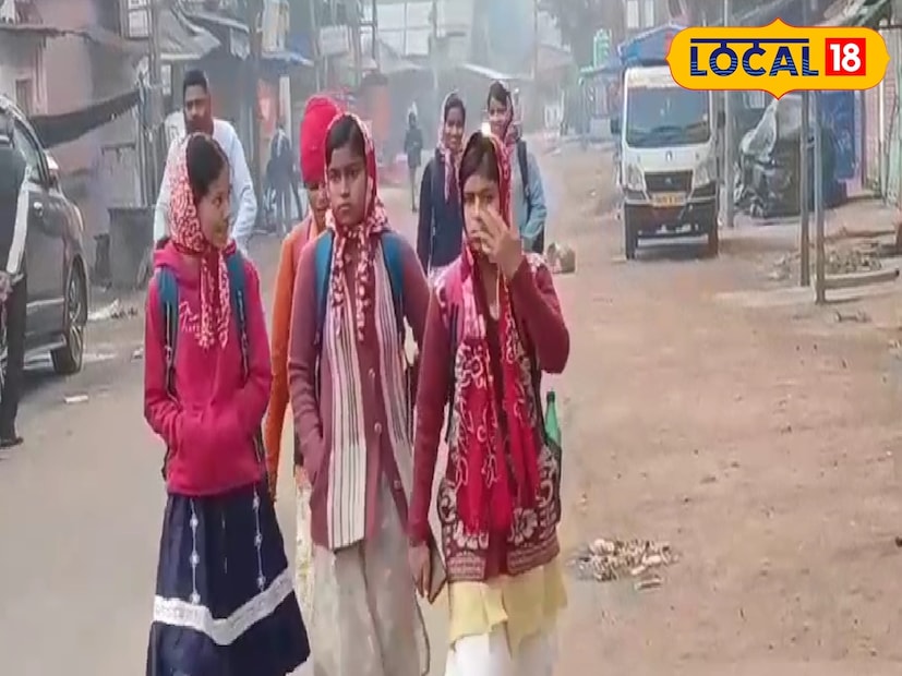 আবহাওয়া সংক্রান্ত তথ্য প্রদানকারী বিভিন্ন সংস্থা থেকে জানা যাচ্ছে, শনিবার ঝাড়গ্রামে সর্বনিম্ন তাপমাত্রা স্থান বিশেষে কোথাও ১৪ ডিগ্রি কোথাও আবার ১৫ ডিগ্রী। সর্বোচ্চ তাপমাত্রা শনিবার ২৭ ডিগ্রির কাছাকাছি থাকবে বলে পূর্বাভাস।