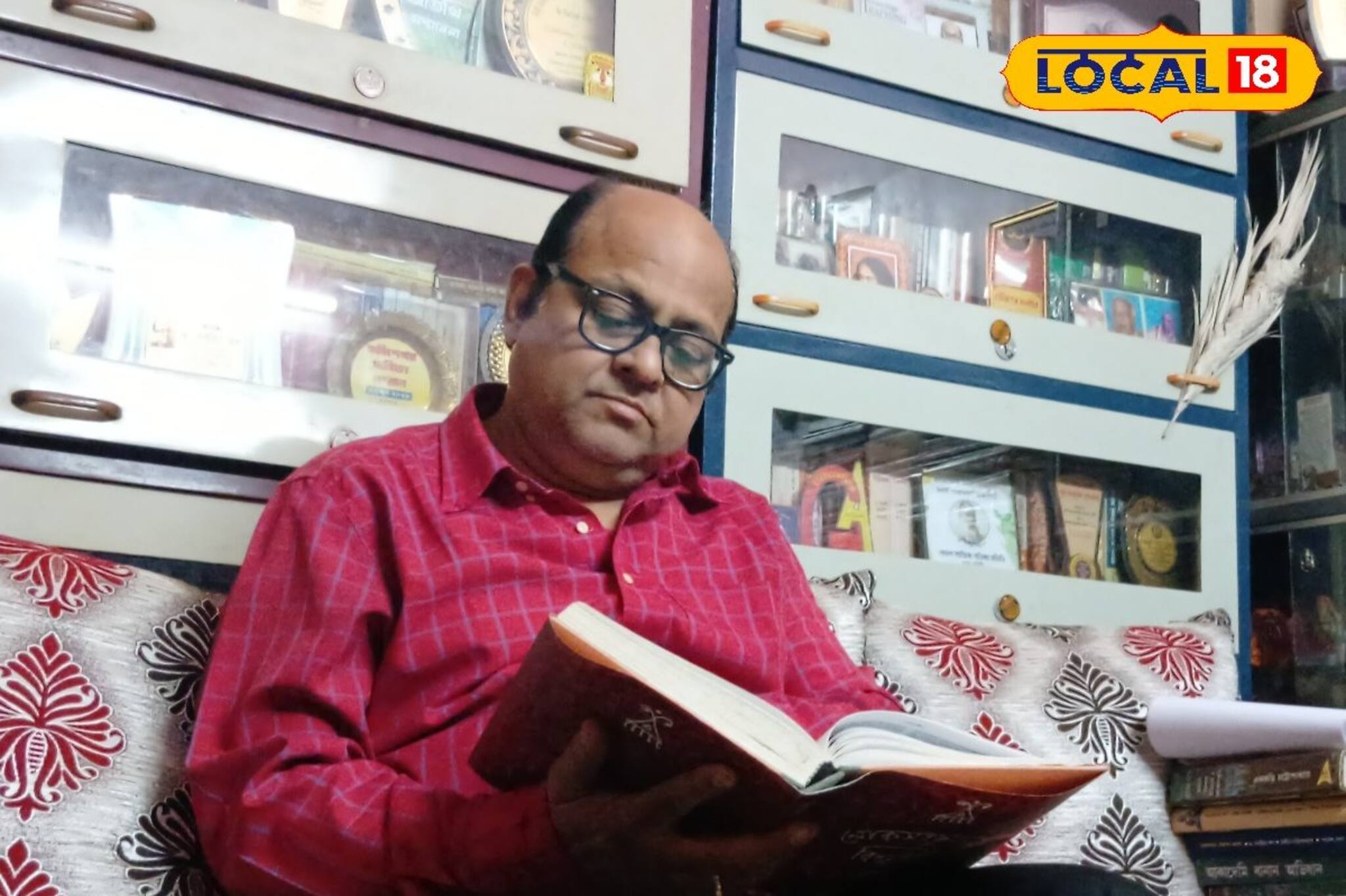 শিকড়ের টানে ইতিহাসের অলিন্দে, বর্ধমানের স্বর্ণালী অতীত আগলাচ্ছেন সর্বজিৎ যশ শিকড়ের টানে ইতিহাসের অলিন্দে, বর্ধমানের স্বর্ণালী অতীত আগলাচ্ছেন সর্বজিৎ যশ