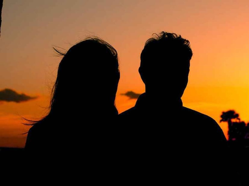 এই গোচরের সবচেয়ে বিপজ্জনক দিক হল: বিশ্বাসঘাতকতা৷ সম্পর্কে বিশ্বাসঘাতকতা সবসময় শারীরিক হয় না, বরং ধীরে ধীরে হৃদয়ের পরিবর্তনও হতে পারে৷ এই সময়ে পাঁচটি রাশি এই ধরনের ঘটনার ক্ষেত্রে সবচেয়ে বেশি প্রভাবিত হতে পারে। এই সব রাশির অধীনে জন্মগ্রহণকারী ব্যক্তিরা স্বাভাবিকের চেয়ে বেশি সংবেদনশীল, অন্যের প্রতি আকৃষ্ট এবং মানসিকভাবে অস্থির থাকতে পারেন, যা অসাবধানতাবশত ঘনিষ্ঠতাকে ভিন্ন দিকে নিয়ে যেতে পারে। 