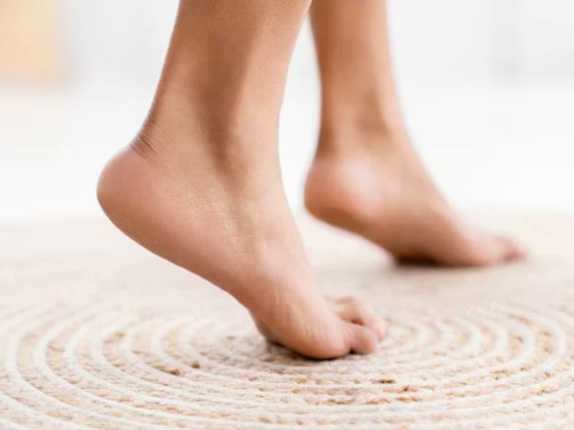 কাটিহার জানাচ্ছেন, অনেক ক্ষেত্রে কারও যদি ইনসুলিন প্রতিরোধ তৈরি হয়, অর্থাৎ, ডায়াবেটিসের সমস্যা থাকে, তাহলে তাঁর রক্তে থাকা হাই ইনসুলিন ও হাই সুগার তাঁর রক্ত ধমনীগুলির স্থিতিস্থাপকতা নষ্ট করে দেয়৷ ফলে শরীরের প্রান্তের দিকে রক্তপ্রবাহ কমে৷