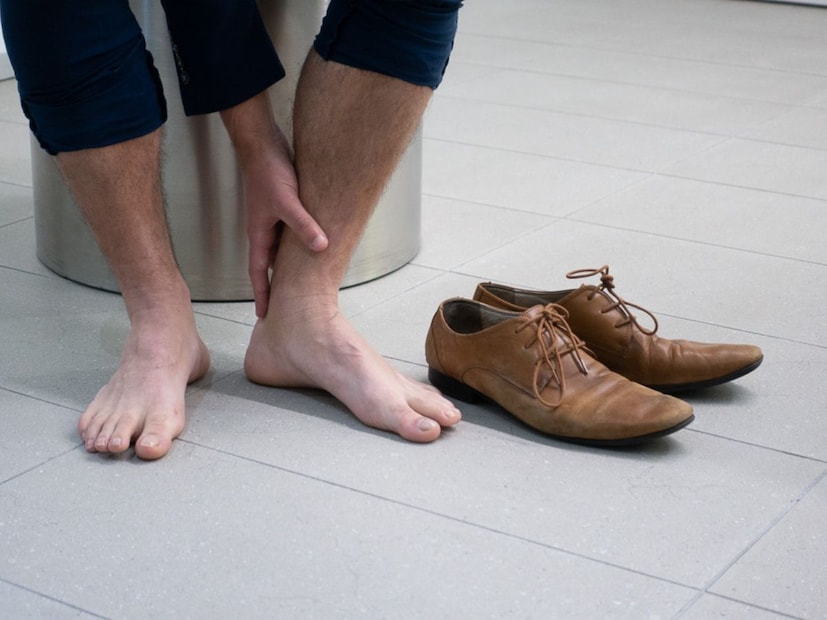  "যদি এর মধ্যে কোনও লক্ষণ থাকে, তাহলে রক্তে শর্করা, ইনসুলিন মার্কার এবং রক্ত ​​সঞ্চালন পরীক্ষা করে রাখা বুদ্ধিমানের কাজ," জোর দিয়ে বলেন চিকিৎসক। শরীরের অভ্যন্তরে রক্ত ​​প্রবাহ কমে যাওয়া ইনসুলিন সমস্যার সাথে সম্পর্কিত৷ ইনসুলিন একটি হরমোন যা রক্তে শর্করার মাত্রা নিয়ন্ত্রণ করে। আপনার শরীরের পুষ্টির জন্য অপরিহার্য, ইনসুলিন প্রতিরোধের সম্মুখীন হয় যখন আপনার পেশী, চর্বি এবং লিভারের ভিতরের কোষগুলি এই হরমোনের প্রতি সঠিকভাবে সাড়া দেয় না।