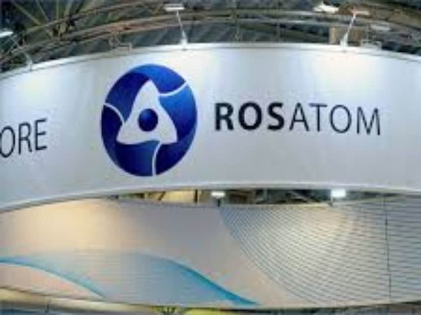 এদিন পুতিন বলেন, ‘‘ভারতের কুডানকুলামে সবচেয়ে বড় পরমাণু কেন্দ্র তৈরির বিষয়ে আমরা একটি ফ্ল্যাগশিপ প্রোগ্রাম গ্রহণ করেছি৷ ৬টি চুল্লির মধ্যে ২টি ইতিমধ্যেই সক্রিয় রয়েছে এবং ভারতের পাওয়ার নেটওয়ার্কের সঙ্গে যুক্ত৷ বাকি ৪টে নির্মাণের কাজ এখনও চলছে৷ এই পারমাণবিক কেন্দ্রকে পূর্ণ ক্ষমতায় নিয়ে এলে ভারতের জ্বালানি চাহিদার ক্ষেত্রে দুর্দান্ত লাভ হবে৷’’