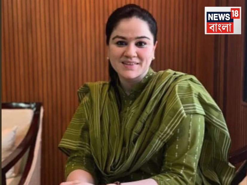 জন্ম ছত্তিশগড়ের দুর্গ জেলার একটি ছোট্ট গ্রামে। সাধারণ হিন্দি মাধ্যম স্কুলে প্রাথমিক শিক্ষা। সেখান থেকে ইউপিএসসি সিভিল সার্ভিস পরীক্ষায় সফল! অঙ্কিতা শর্মার গল্প উদ্বুদ্ধ করবে বর্তমান সময়ের যে কোনও ছাত্রছাত্রীকে৷ কী ভাবে একাধিকবার অসফল হওয়ার পরেও ঘুরে দাঁড়ানো যায়, পৌঁছনো যায় অভীষ্ট লক্ষ্যে৷ তারই গল্প বলে অঙ্কিতার জীবন৷ 