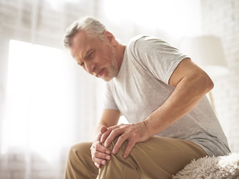 এই ব্যথা ঘি দিয়ে সেরে যায়। আয়ুষ ডাক্তার ব্যাখ্যা করেন যে, আমাদের জয়েন্টগুলোতে একটি লুব্রিকেন্ট থাকে, যা বয়সের সাথে সাথে ধীরে ধীরে কমে যায় এবং হাড়ের এই লুব্রিকেশন কমে যাওয়ার ফলে জড়িতে ব্যথা হয়। শীতকালে ঘি খেলে এ বিষয়ে উপকার পাওয়ার যায়৷ 