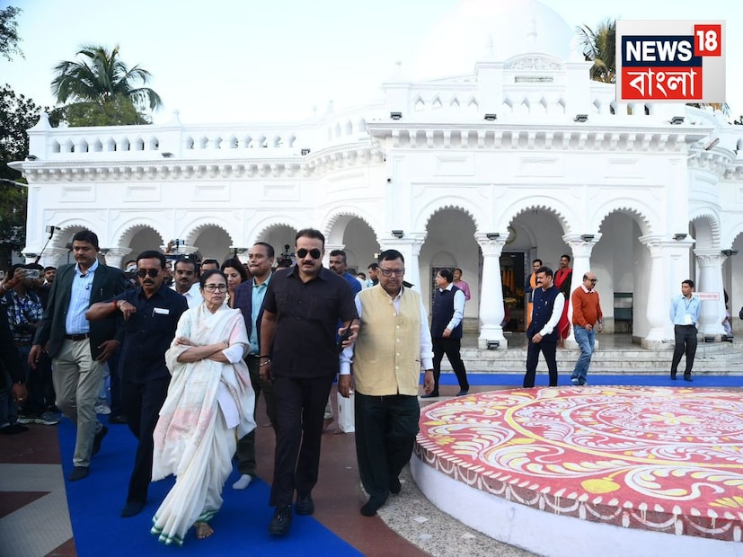 কোচবিহার সফরে গিয়ে শহরের প্রাণকেন্দ্রে অবস্থিত ঐতিহ্যবাহী তীর্থস্থান মদনমোহন মন্দির দর্শন করলেন মুখ্যমন্ত্রী মমতা বন্দ্যোপাধ্যায়৷