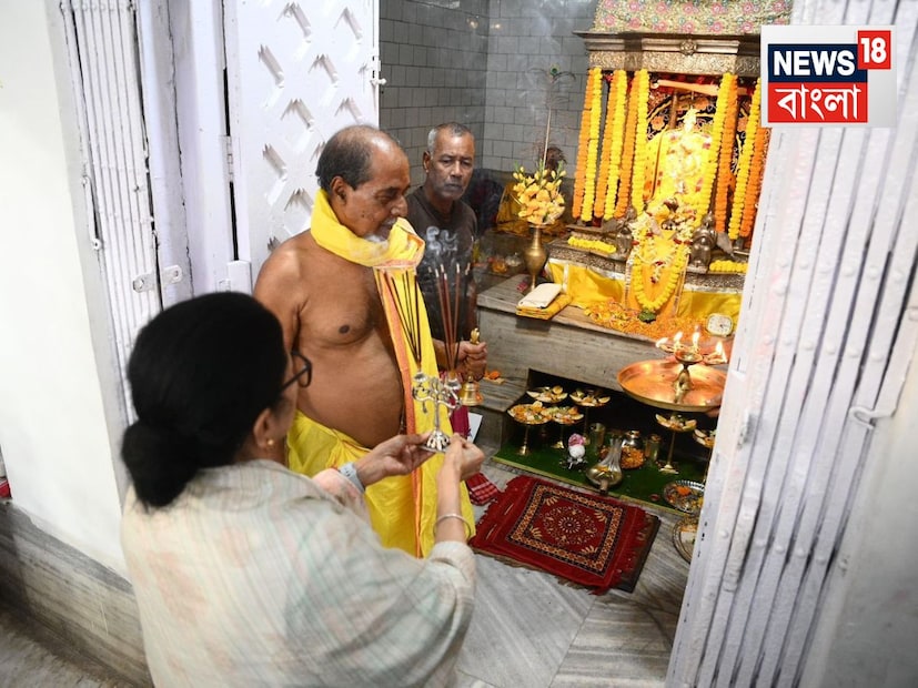 মমতা বলেন, ‘‘ রাজ্যের সকল নাগরিকের মঙ্গল কামনায়; আমি পরমেশ্বরের কাছে প্রার্থনা করেছি। ঈশ্বর যেন সবার জীবনে কল্যাণ ও শান্তি বর্ষণ করেন। মদনমোহন মন্দির কোচবিহারের আধ্যাত্মিক এবং সাংস্কৃতিক ঐতিহ্যের একটি গুরুত্বপূর্ণ অংশ। আমার প্রার্থনা - ঈশ্বরের আশীর্বাদে আমার ধাত্রীভূমি থেকে সকল বিদ্বেষ মুছে যাক। বিনাশ হোক সকল অশুভ শক্তির।’’