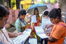 SIR in West Bengal: শুনানির লাইনে ভোটাররা, দেখা নেই ERO-র! শুনানি কেন্দ্রে চরম হয়রানি!