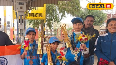 যোগা প্রতিযোগিতায় পদক জয়ী পড়ুয়ারা