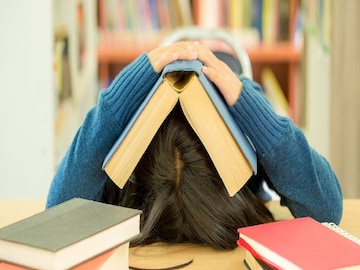 পরীক্ষার ভয়ে কুপোকাত, দিদির UPSC-র ৩ লক্ষ টাকা ফি নিয়ে চম্পট ভাই! পরে গোয়ার হোটেলে উদ্ধার পরীক্ষার ভয়ে কুপোকাত, দিদির UPSC-র ৩ লক্ষ টাকা ফি নিয়ে চম্পট ভাই! পরে গোয়ার হোটেলে উদ্ধার