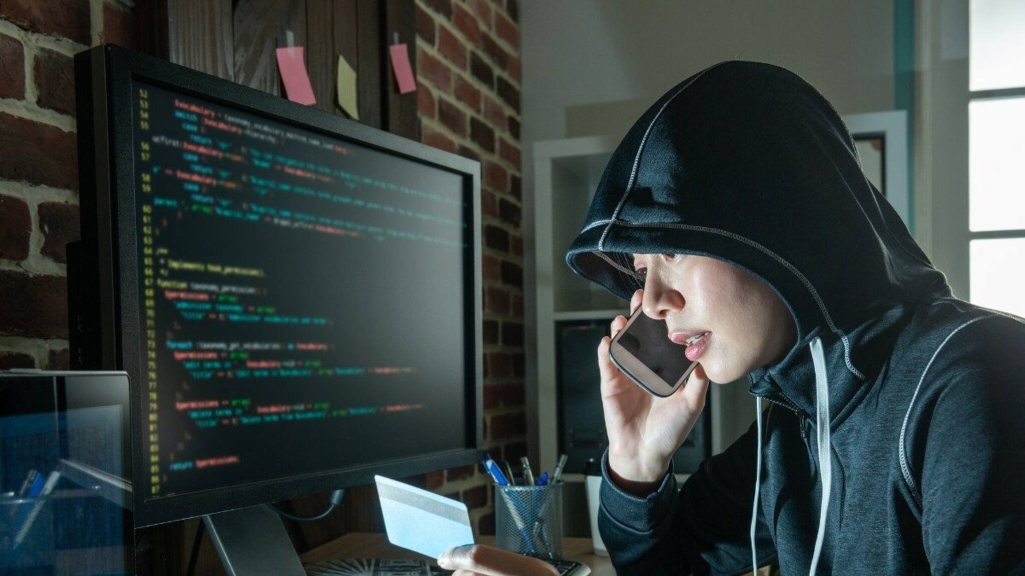 টাকা পাঠাতে তাড়াহুড়ো? থামুন এক মুহূর্ত! SBI জারি করল সতর্কতা, এই ভুলগুলো একদম করবেন না