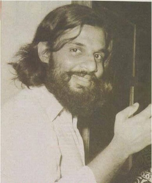 এই কিংবদন্তি গায়কের কণ্ঠে ছিল বিরল মাধুর্য এবং গভীর আবেগ। এতটাই প্রতিভা এবং শক্তি ছিল যে তিনি তাঁর ভক্তদের কাছ থেকে 'গণগন্ধর্বণ' (স্বর্গীয় গায়ক) উপাধি অর্জন করেছিলেন। ছয় দশকের ক্যারিয়ারে, তিনি বিভিন্ন ভাষায় ৫০,০০০ এরও বেশি গান গেয়েছিলেন। ১৯৪০ সালের ১০ জানুয়ারী কেরালায় জন্মগ্রহণকারী, তাঁর সুরগুলি কালজয়ী ক্লাসিক হয়ে ওঠে। এই কিংবদন্তি গায়কের কণ্ঠে ছিল বিরল মাধুর্য এবং গভীর আবেগ। এতটাই প্রতিভা এবং শক্তি ছিল যে তিনি তাঁর ভক্তদের কাছ থেকে 'গণগন্ধর্বণ' (স্বর্গীয় গায়ক) উপাধি অর্জন করেছিলেন। ছয় দশকের ক্যারিয়ারে, তিনি বিভিন্ন ভাষায় ৫০,০০০ এরও বেশি গান গেয়েছিলেন। ১৯৪০ সালের ১০ জানুয়ারী কেরালায় জন্মগ্রহণকারী, তাঁর সুরগুলি কালজয়ী ক্লাসিক হয়ে ওঠে।