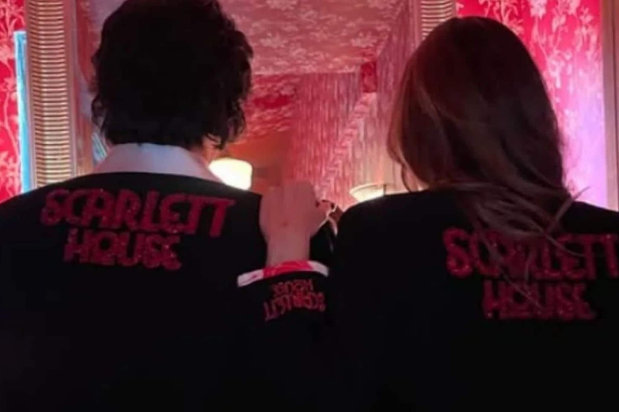 ২৫ বছরে অন্য ধর্মে বিয়ে, মা হওয়ার পরই ডিভোর্সের নরকযন্ত্রণা, ৫২ বছরে ফের প্রেম-রোম্যান্স ২৫ বছরে অন্য ধর্মে বিয়ে, মা হওয়ার পরই ডিভোর্সের নরকযন্ত্রণা, ৫২ বছরে ফের প্রেম-রোম্যান্স