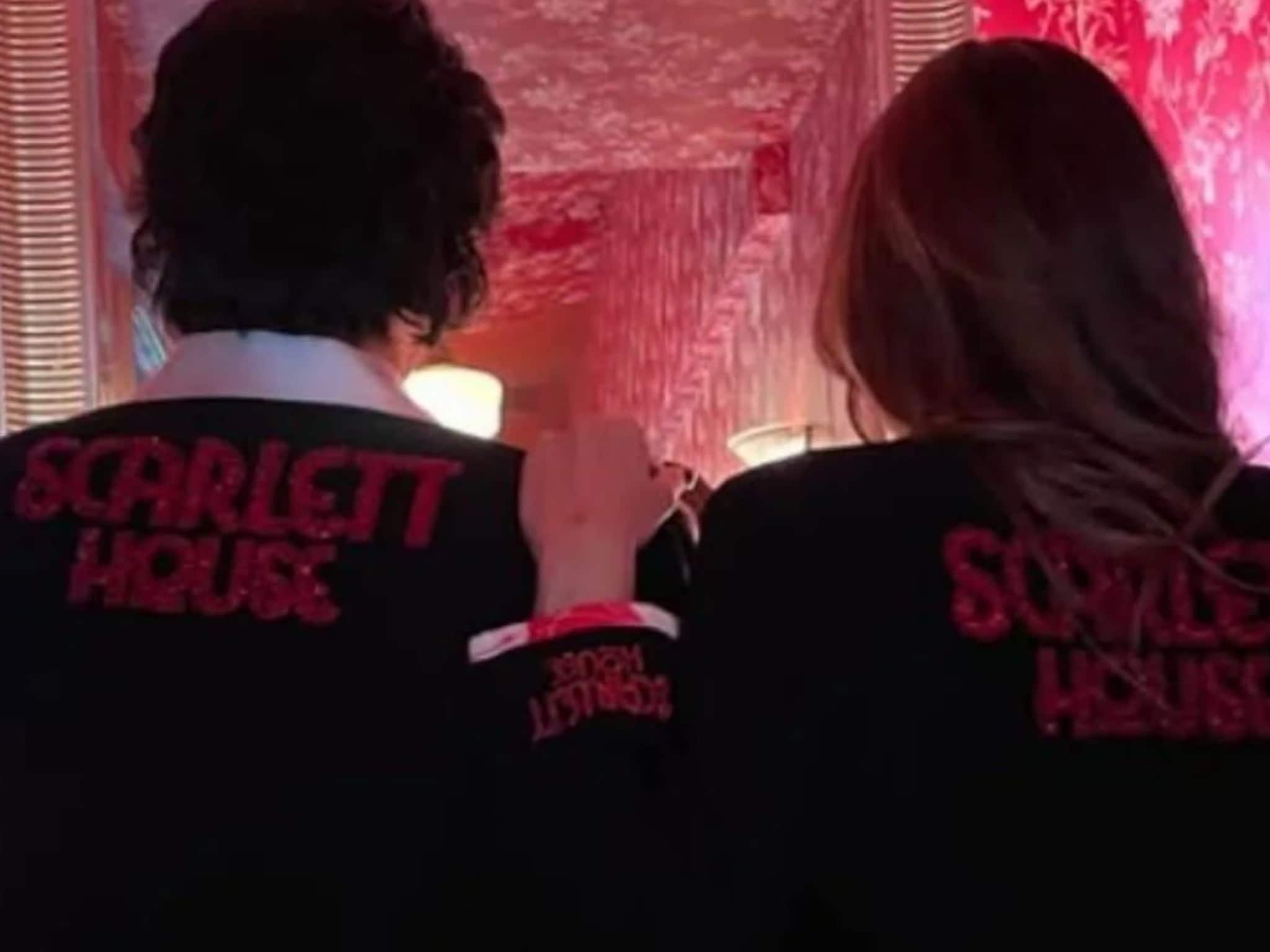 ২৫ বছরে অন্য ধর্মে বিয়ে, মা হওয়ার পরই ডিভোর্সের নরকযন্ত্রণা, ৫২ বছরে ফের প্রেম-রোম্যান্স ২৫ বছরে অন্য ধর্মে বিয়ে, মা হওয়ার পরই ডিভোর্সের নরকযন্ত্রণা, ৫২ বছরে ফের প্রেম-রোম্যান্স