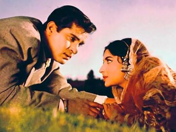 ১৮টি ফ্লপের কলঙ্ক মুছে সুপারস্টার হওয়ার গল্প! ১৯৫৭ সালের সেই ঐতিহাসিক ছবি