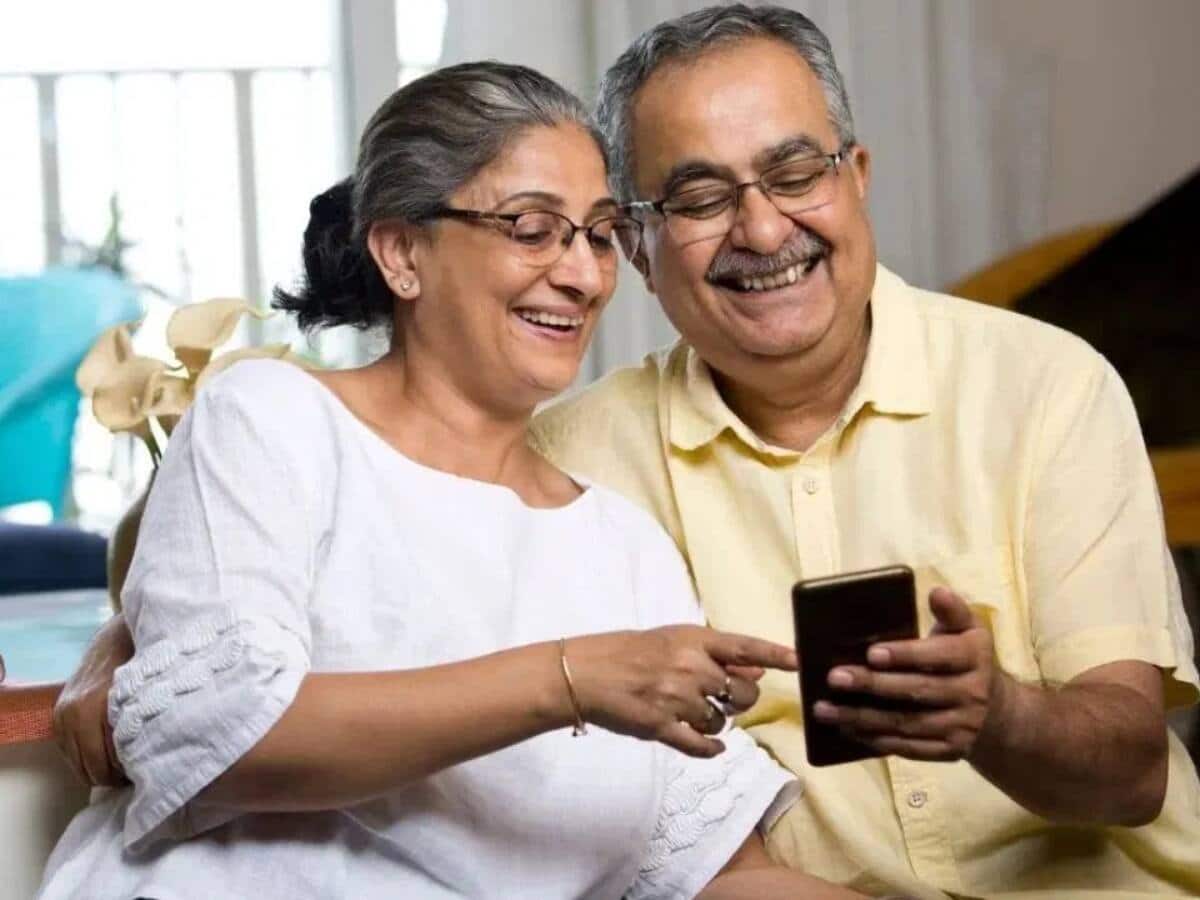 যদি কোনও অভাবী পরিবারের কোনও সদস্য আচমকা অসুস্থ হয়ে পড়েন, তবে সরকারি বা বেসরকারি যে কোনও হাসপাতালেই বিনামূল্যে তাঁরা চিকিৎসা পেতে পারেন। অর্থাৎ চিকিৎসা পেতে তাঁদের একটাকাও খরচ করতে হয় না।