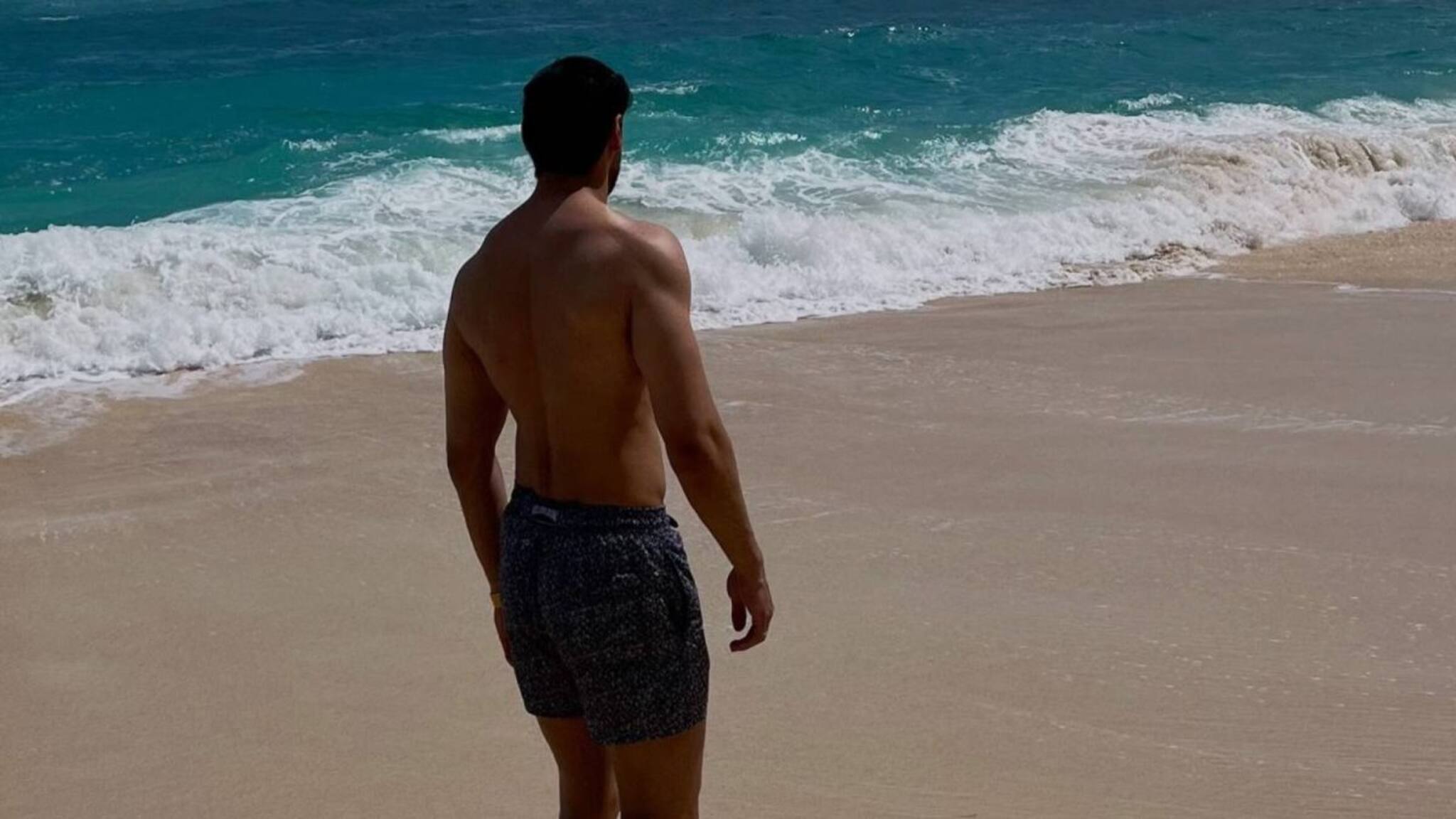 Bollywood Gossip: ঠাকুরদা ছিলেন হোটেলের ওয়েটার, বাবা অ্যাকশন হিরো, বলিউডে নিজের ভাগ্য পরীক্ষা করছেন আহান